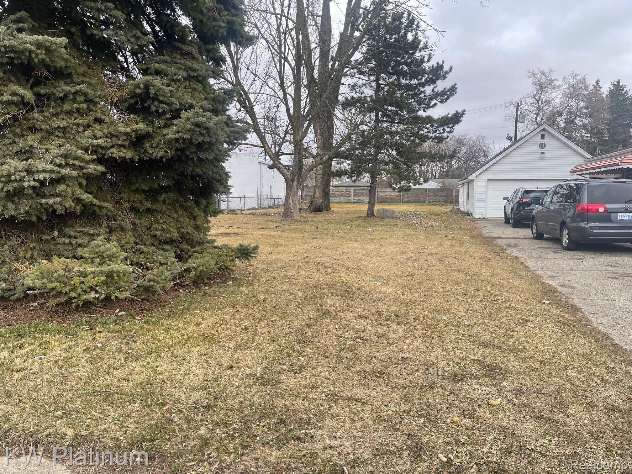 4225 Kiefer Avenue Warren City MI 48091