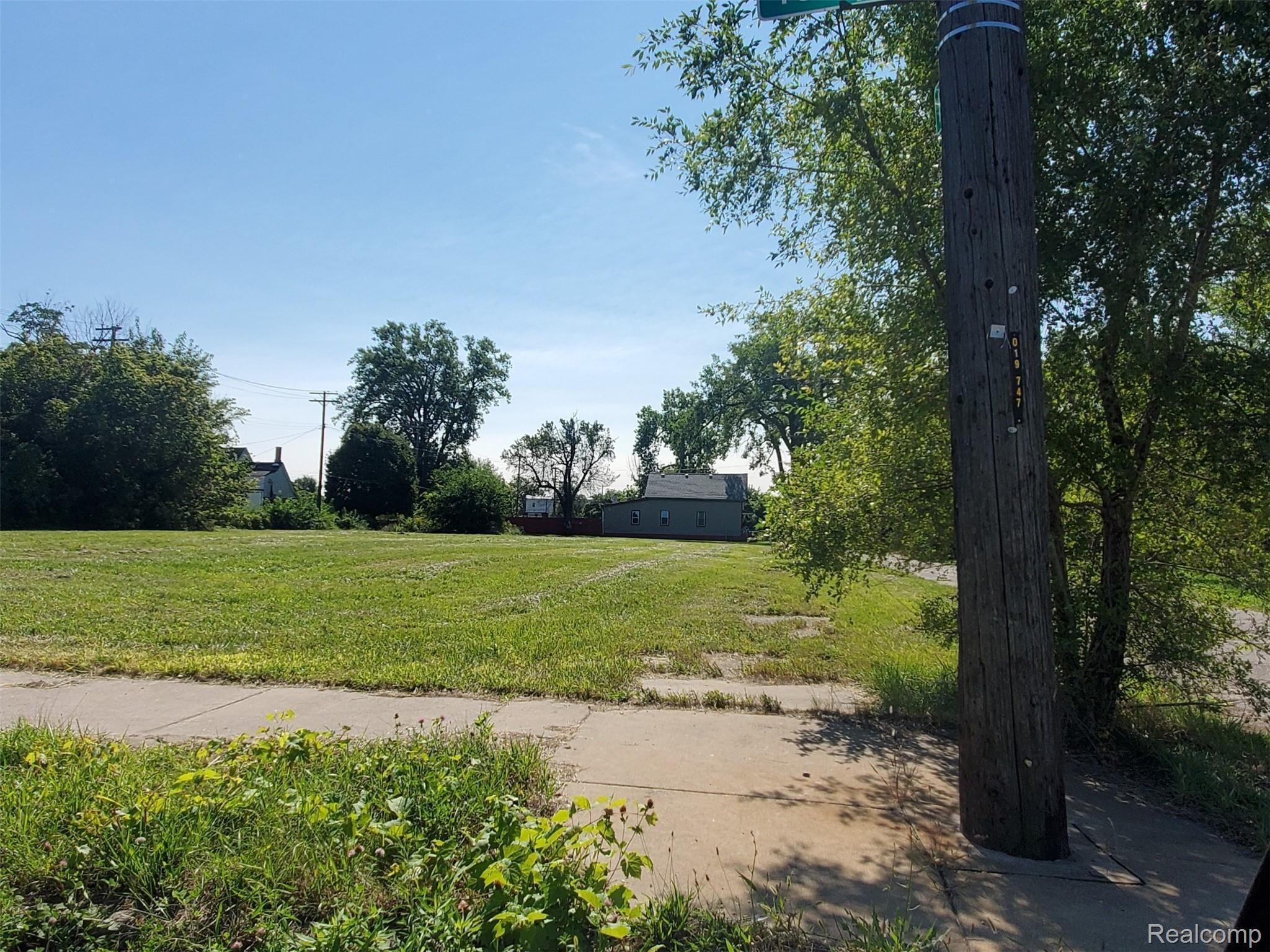 2764 Huron Detroit City MI 48216