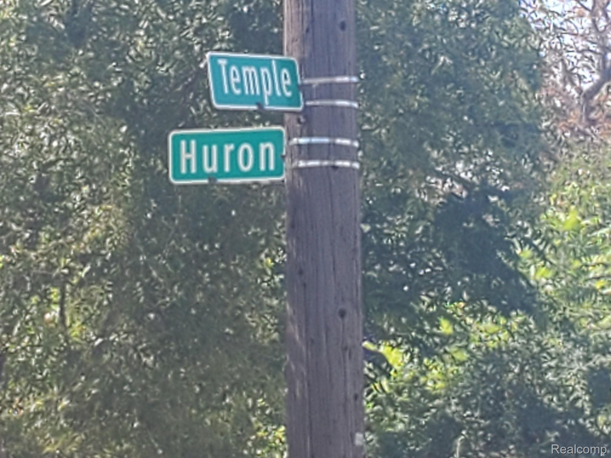 2764 Huron Detroit City MI 48216
