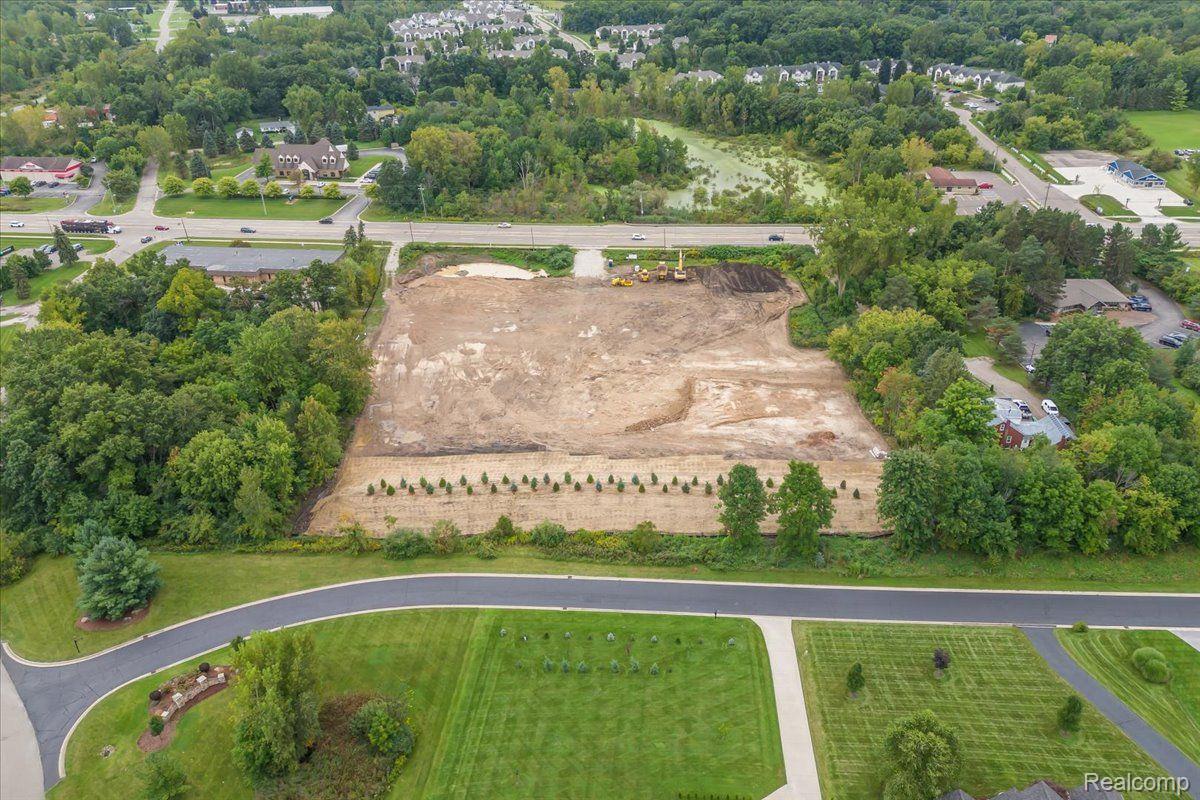 Ville E Grand River Genoa Township MI 48843