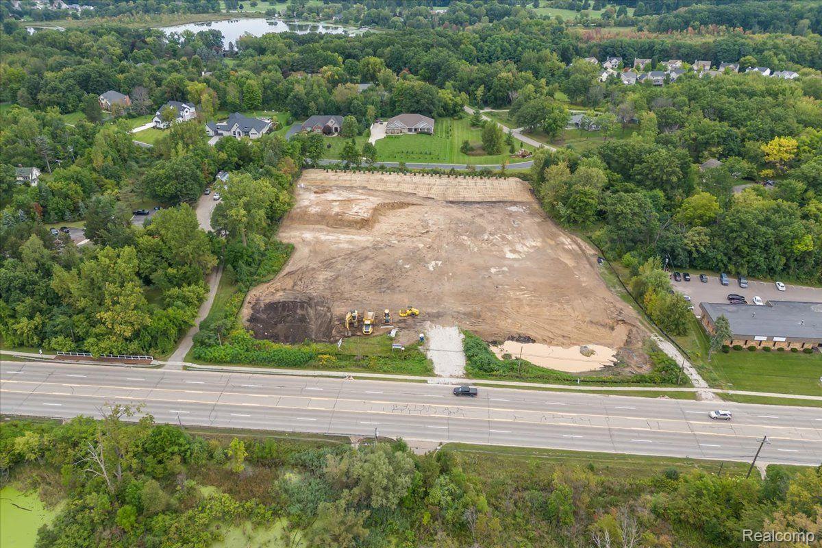 Ville E Grand River Genoa Township MI 48843