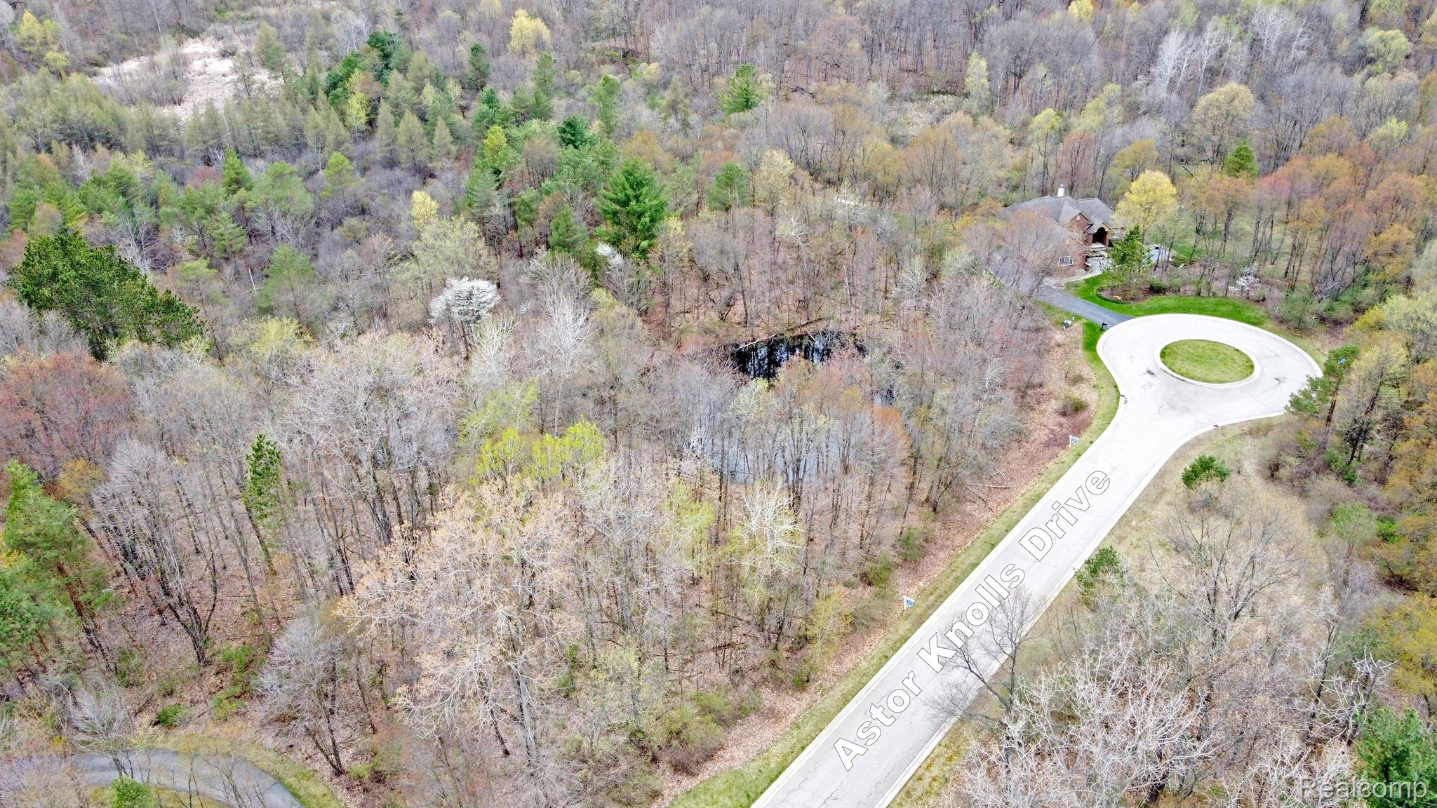 503 Bluebird Trail Groveland Township MI 48462