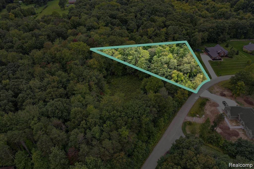 225 Great Pines Drive Oxford Charter Township MI 48371