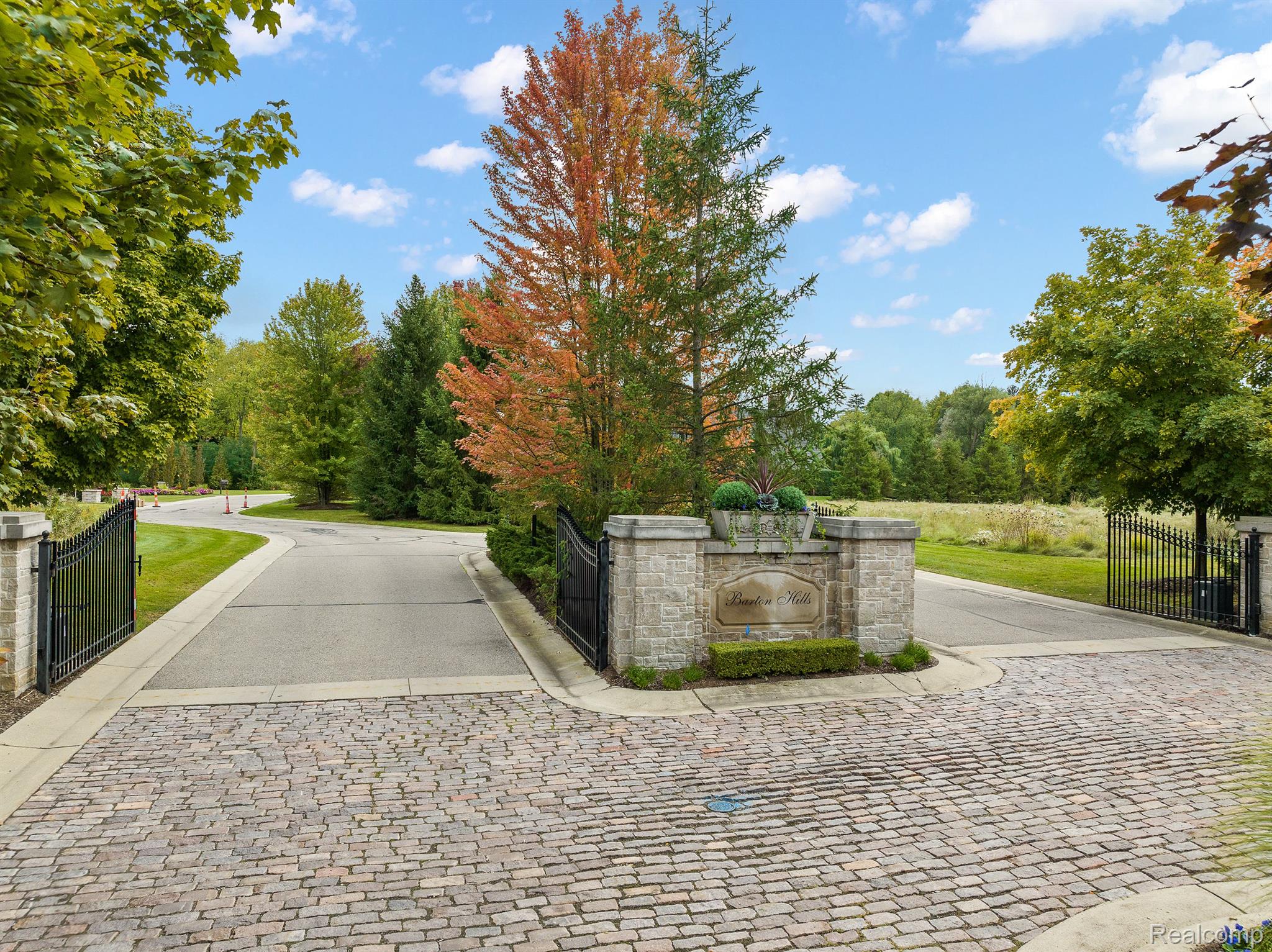 155 Bridgeview Drive Bloomfield Hills City MI 48304