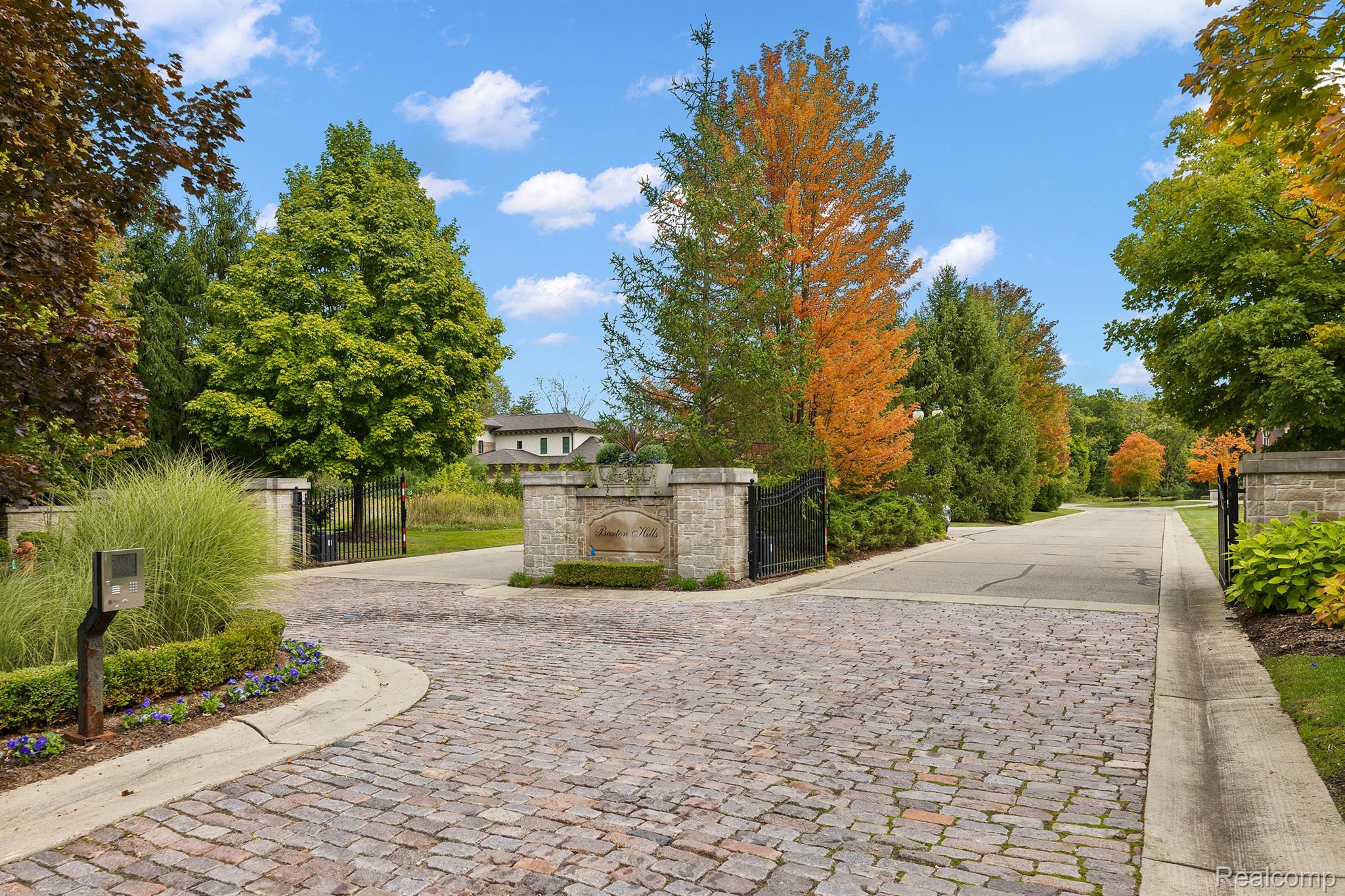 155 Bridgeview Drive Bloomfield Hills City MI 48304