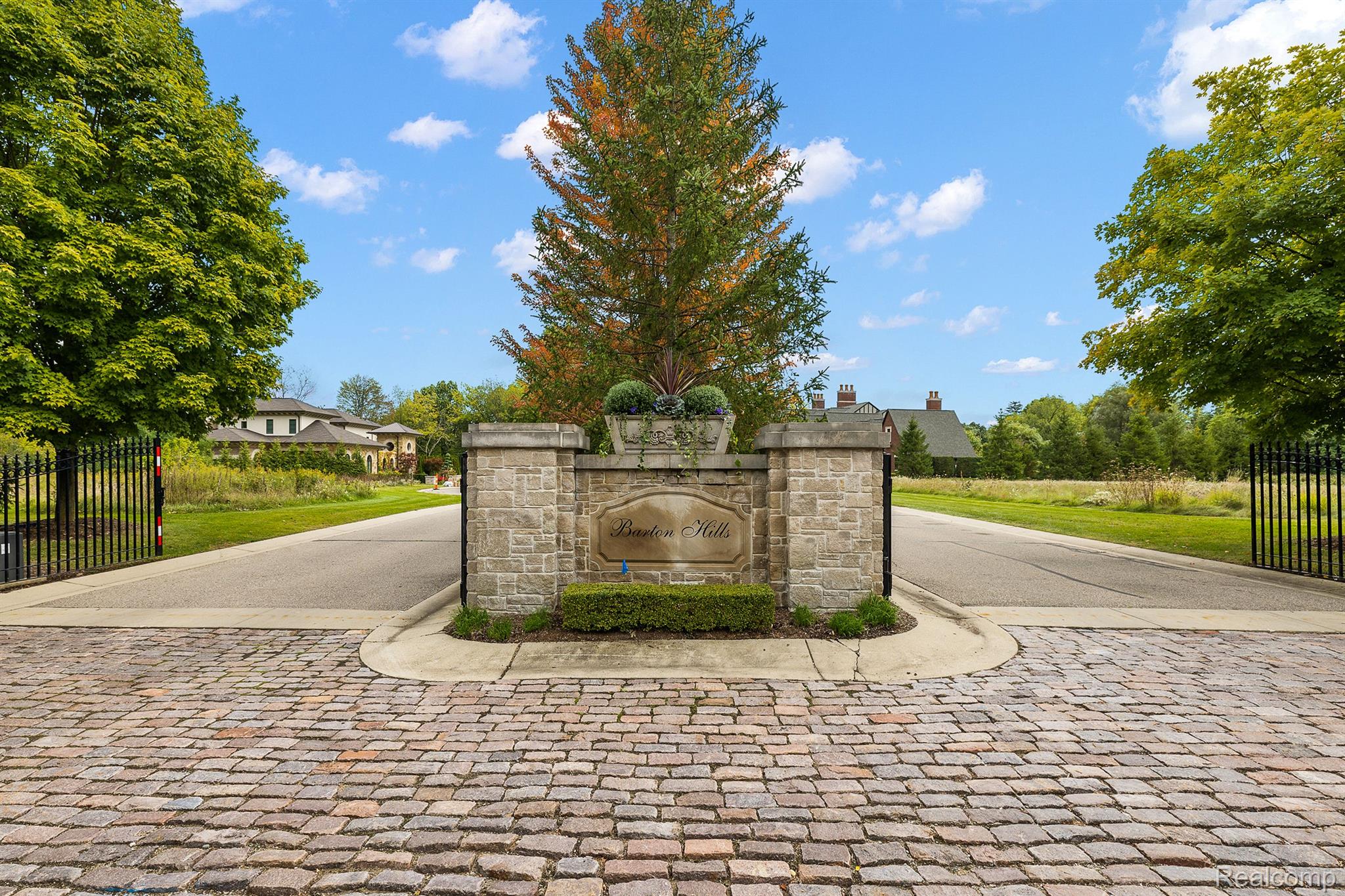 155 Bridgeview Drive Bloomfield Hills City MI 48304