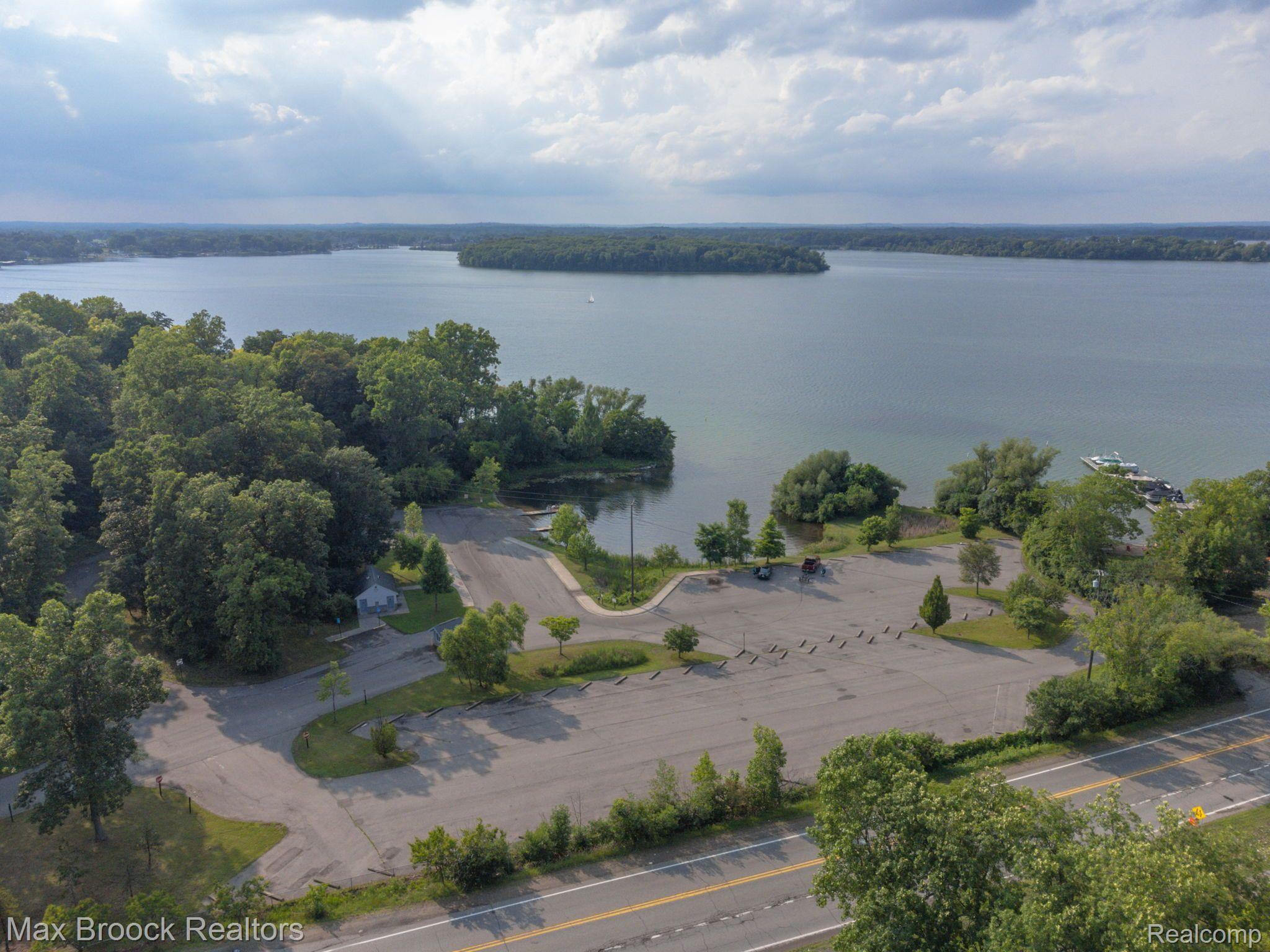 4053 Harbor Vista Drive Orchard Lake Village City MI 48323