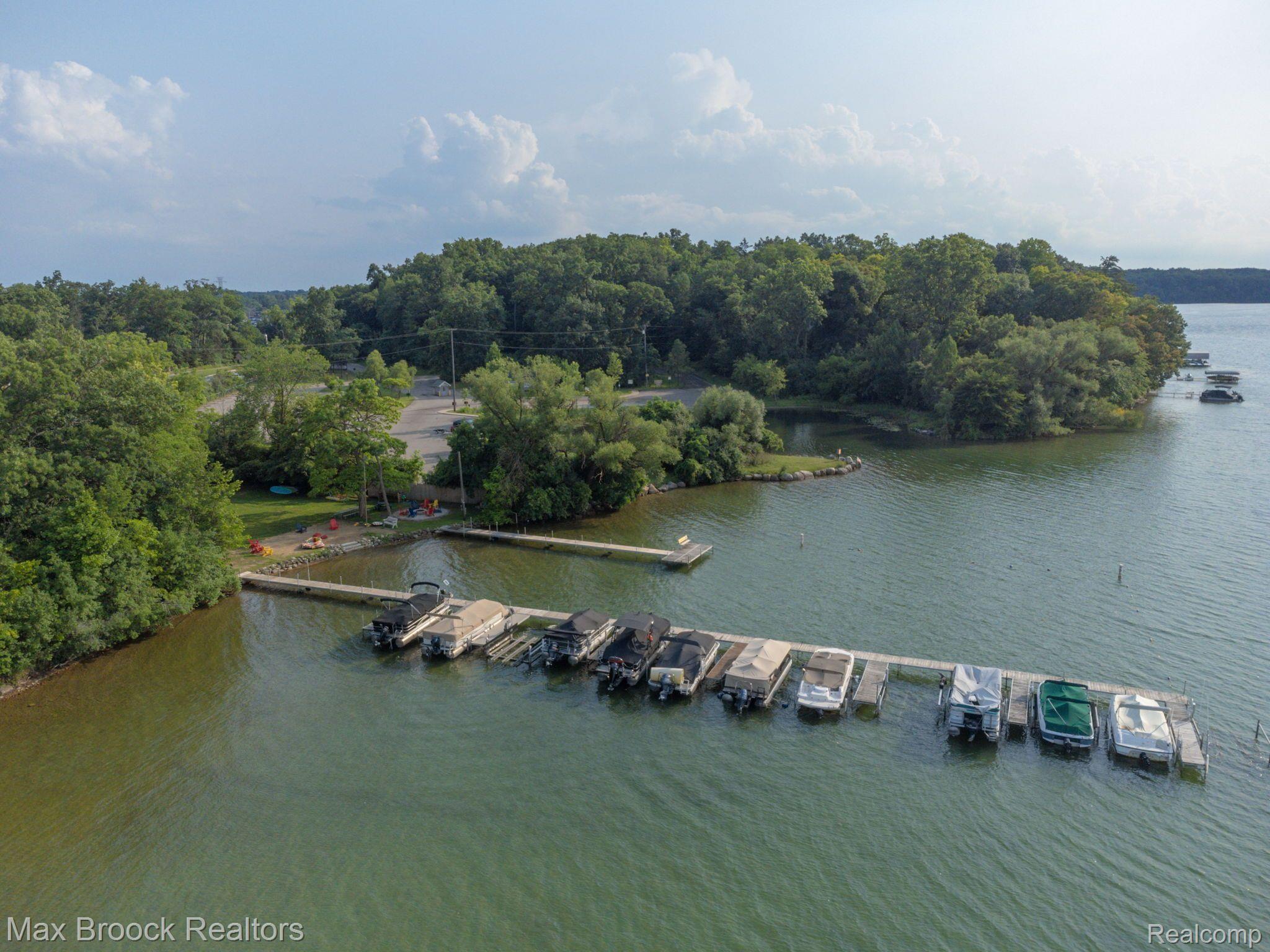 4053 Harbor Vista Drive Orchard Lake Village City MI 48323