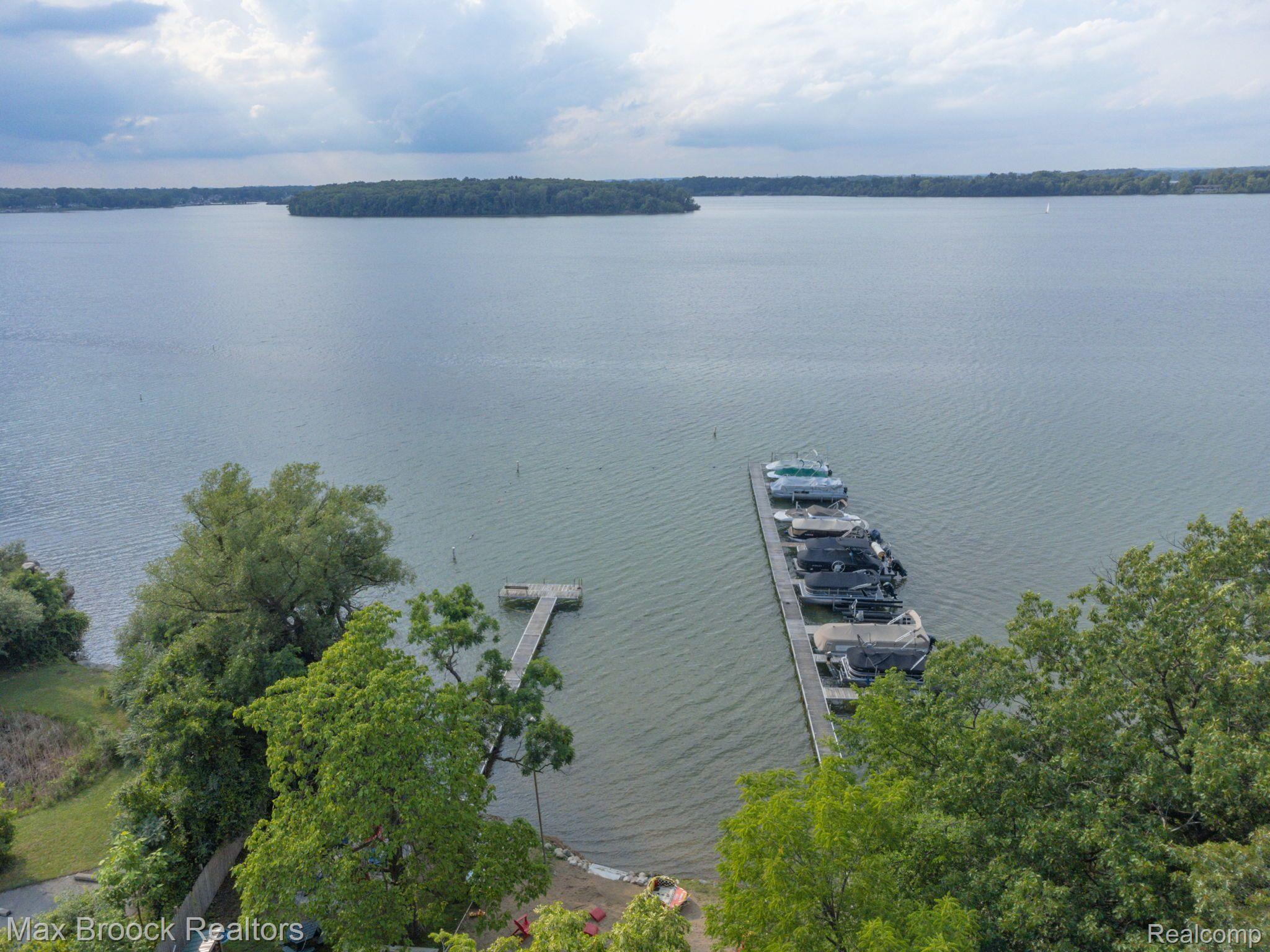 4053 Harbor Vista Drive Orchard Lake Village City MI 48323