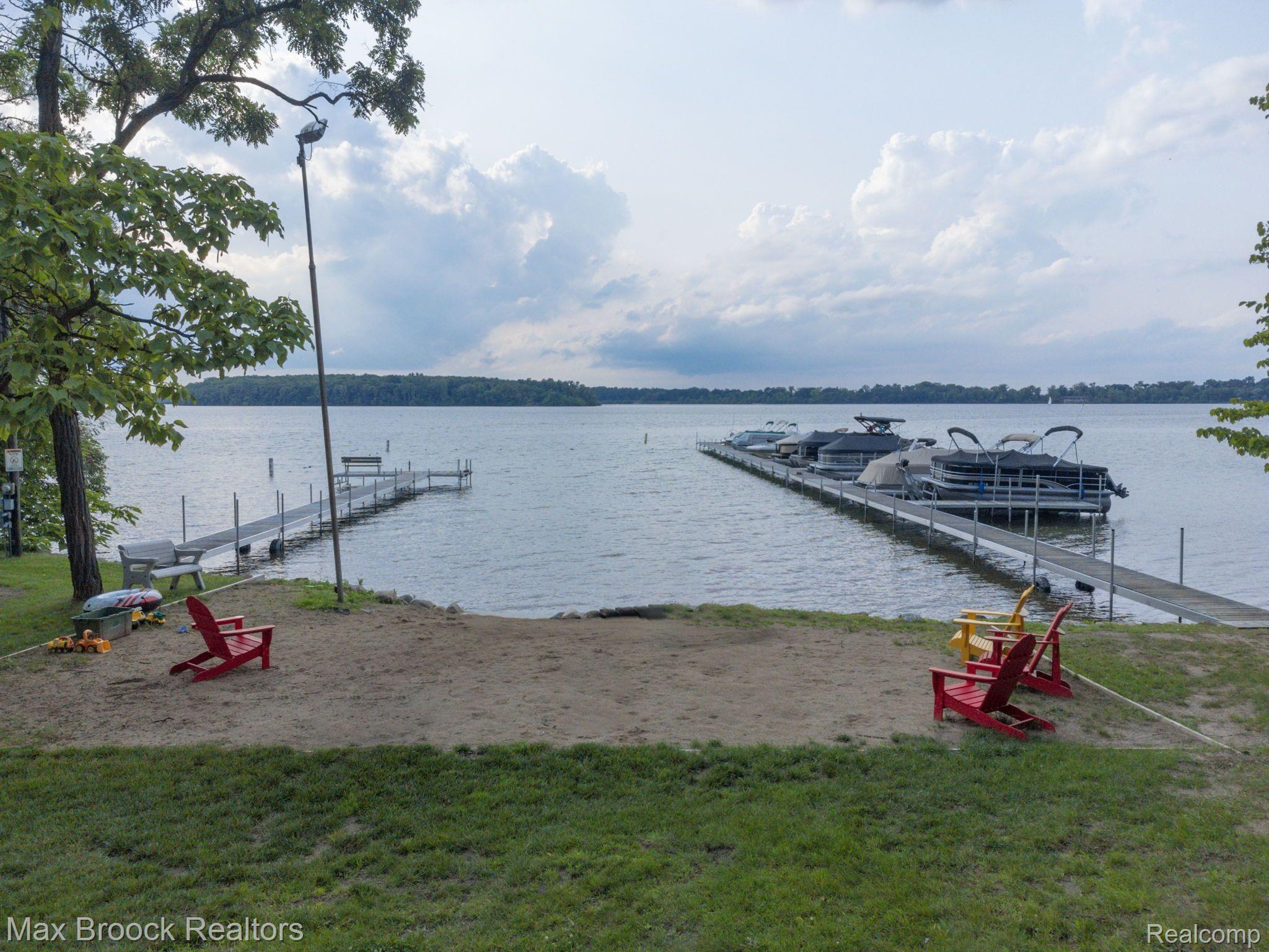 4053 Harbor Vista Drive Orchard Lake Village City MI 48323