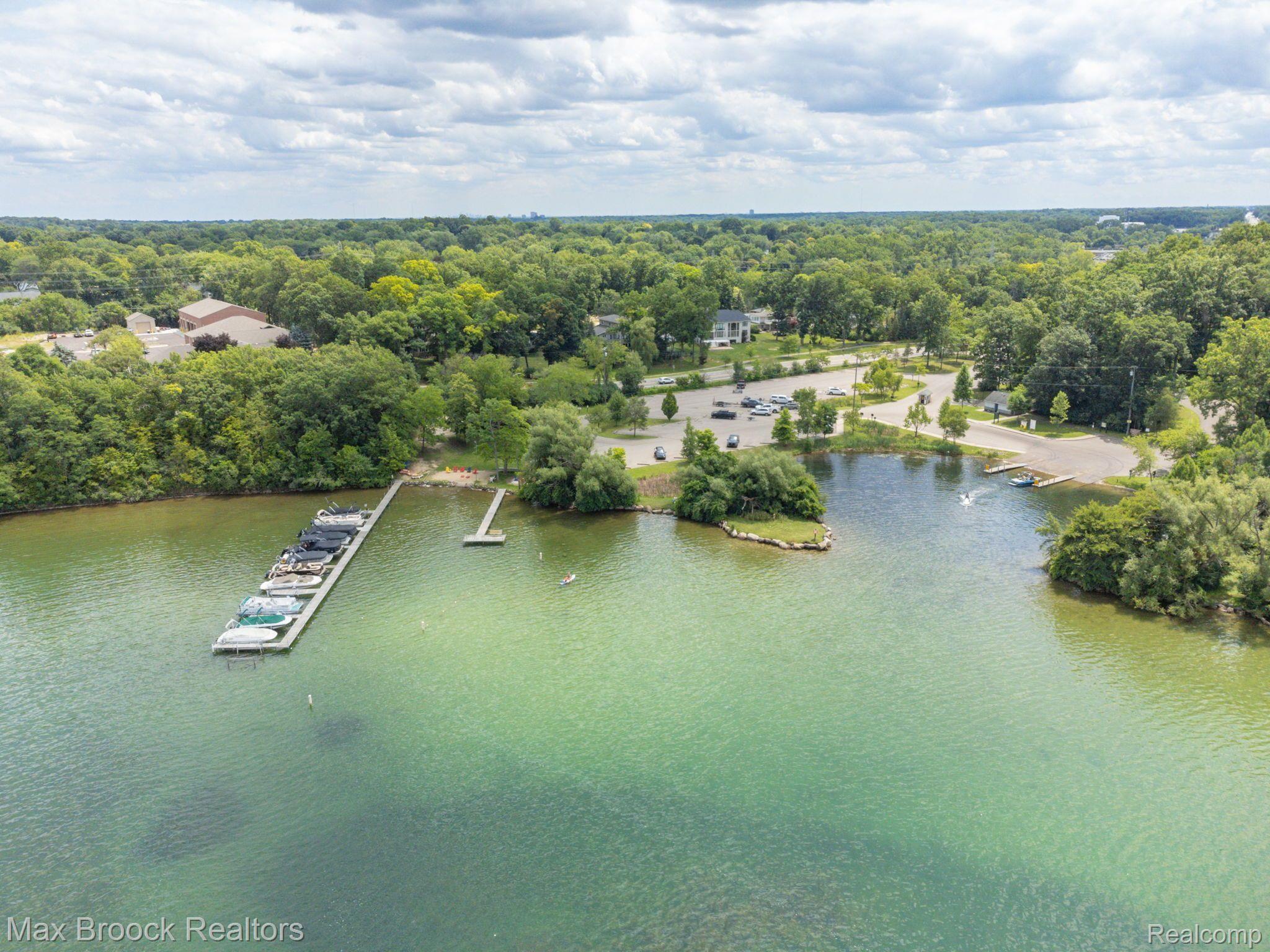 4053 Harbor Vista Drive Orchard Lake Village City MI 48323