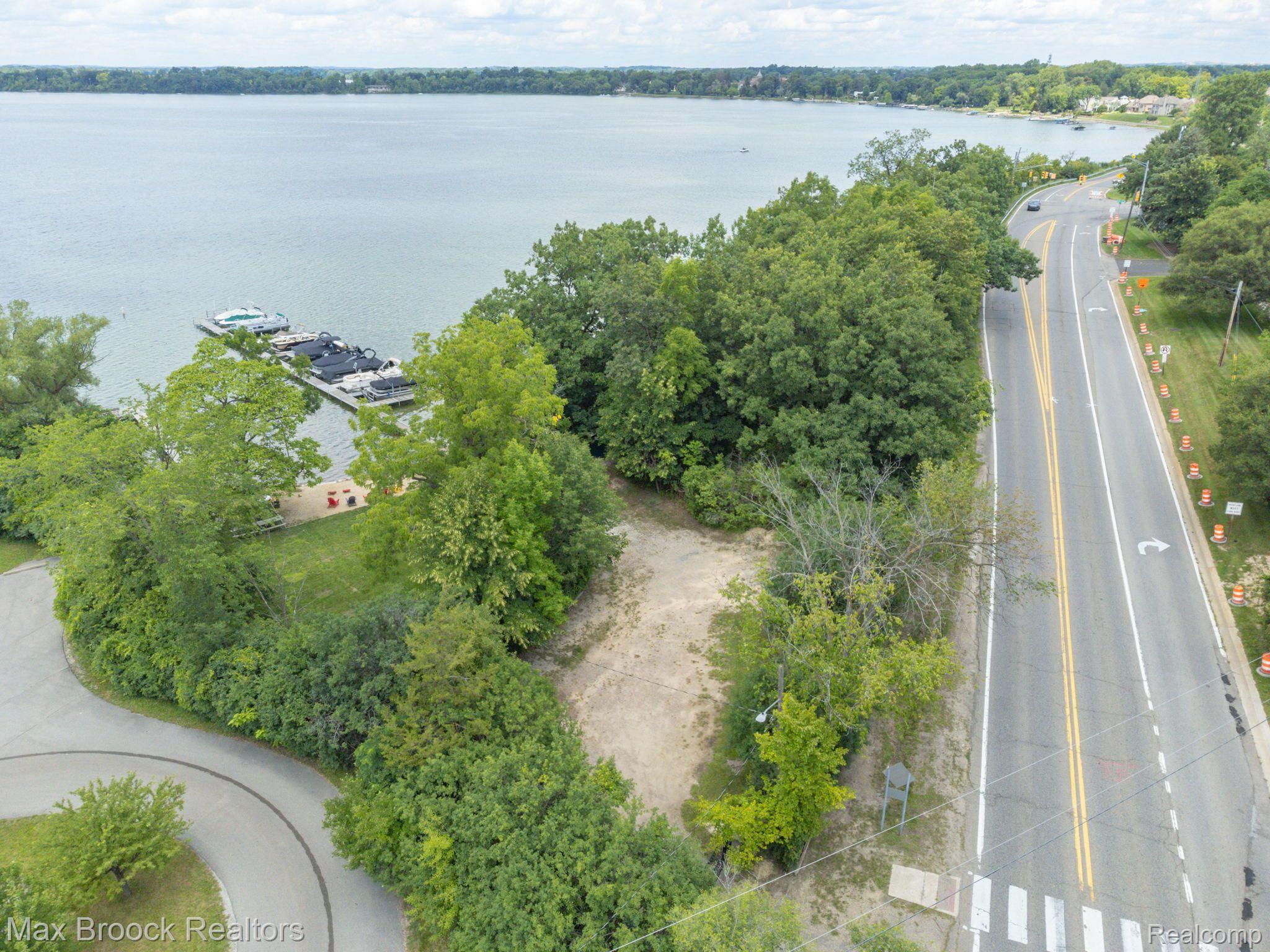 4053 Harbor Vista Drive Orchard Lake Village City MI 48323