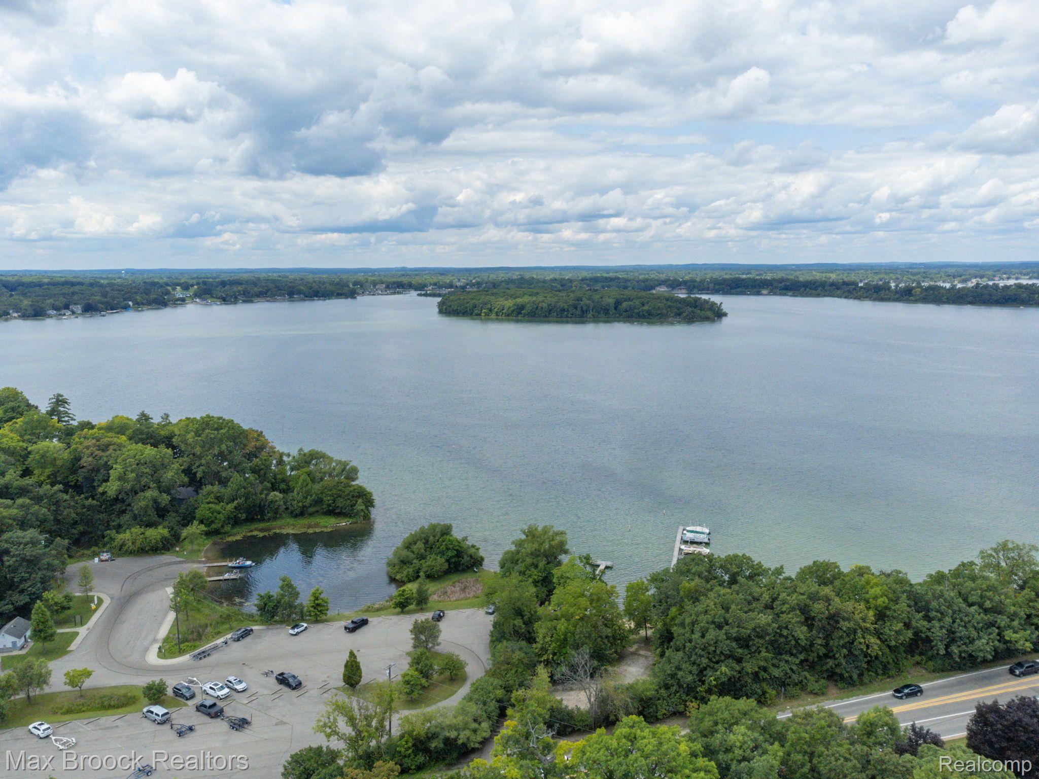 4053 Harbor Vista Drive Orchard Lake Village City MI 48323