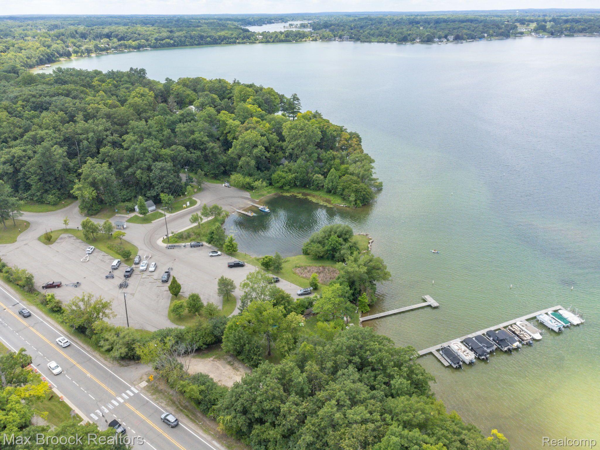 4053 Harbor Vista Drive Orchard Lake Village City MI 48323