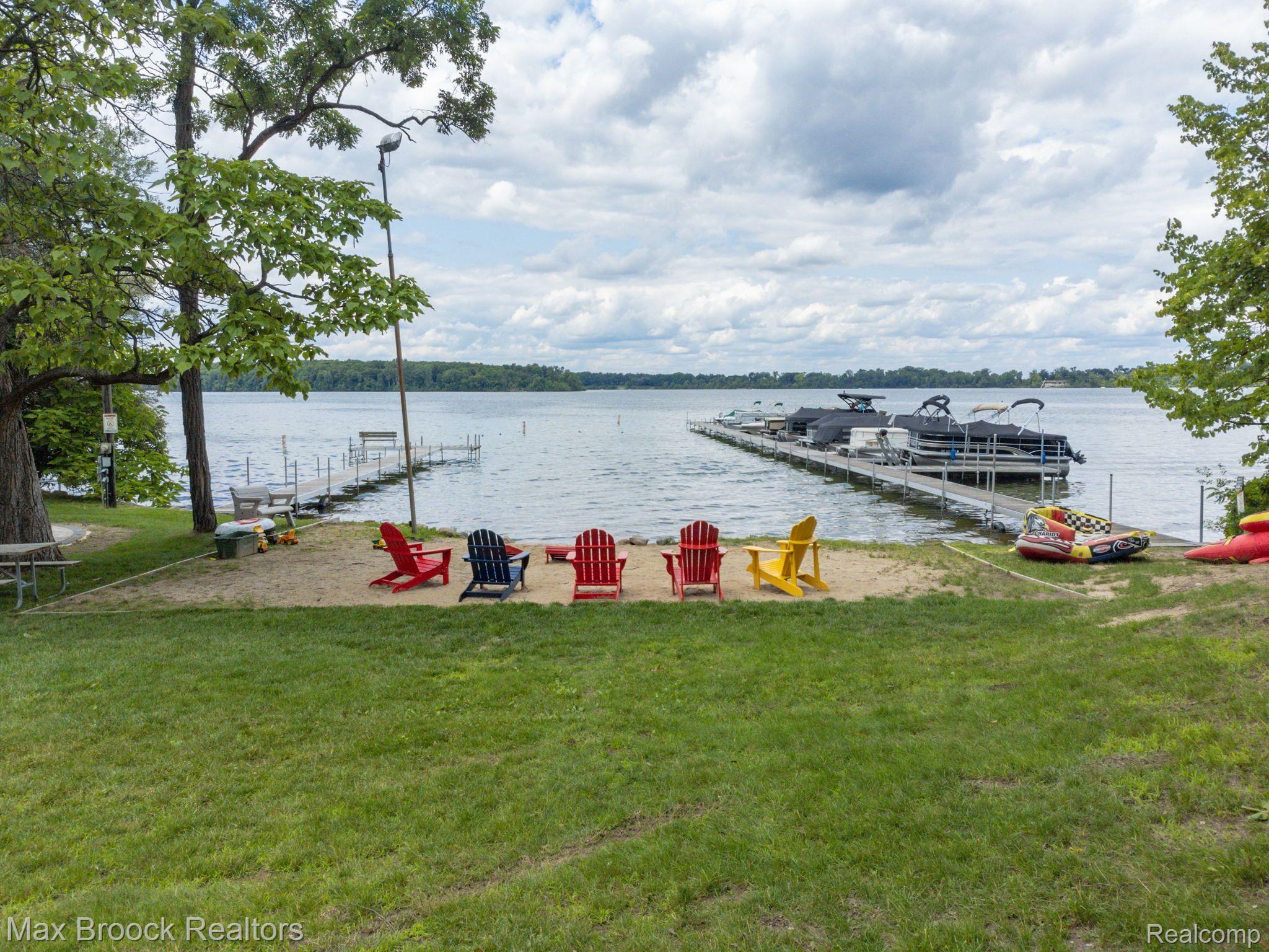 4053 Harbor Vista Drive Orchard Lake Village City MI 48323