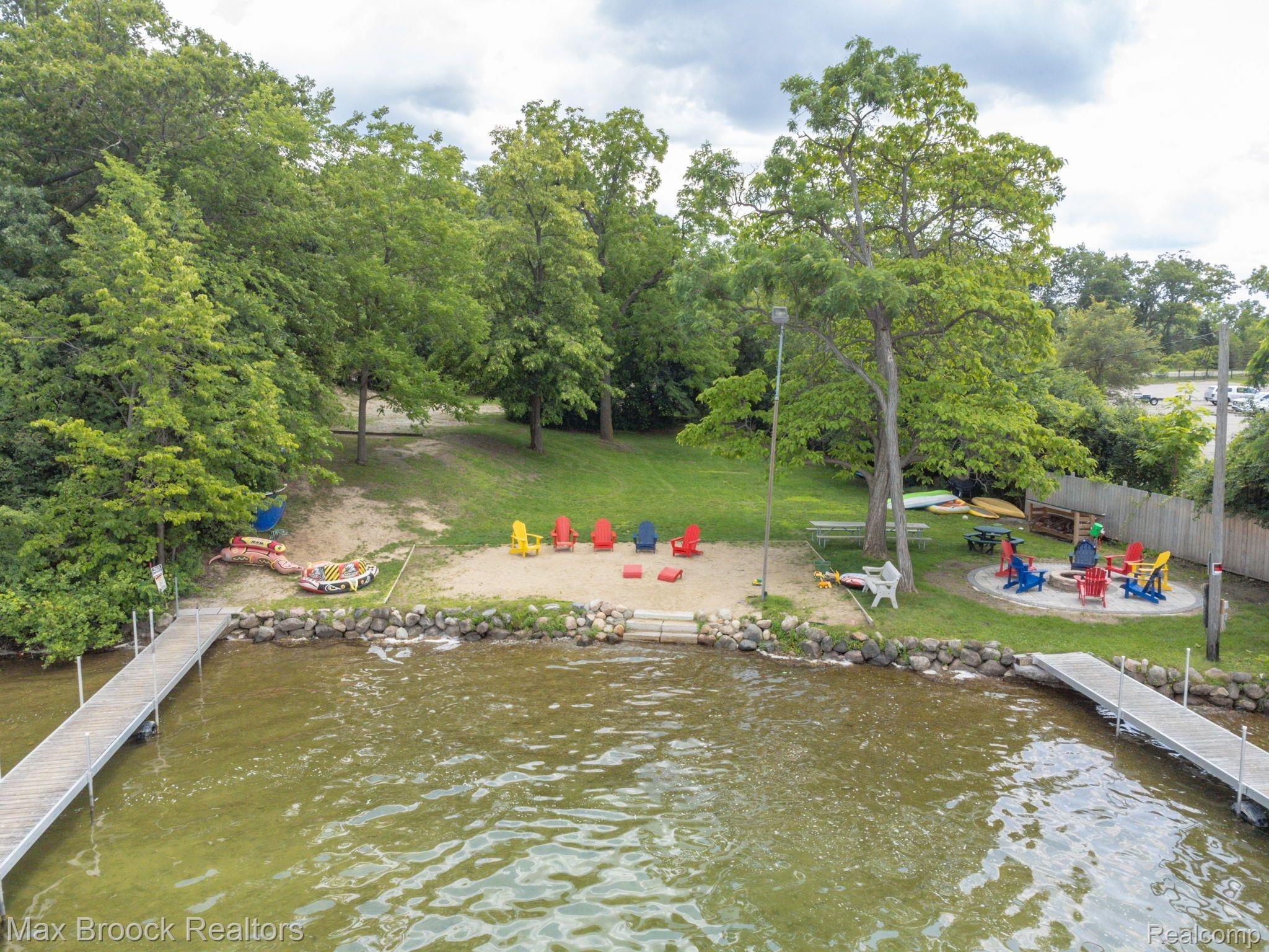 4053 Harbor Vista Drive Orchard Lake Village City MI 48323