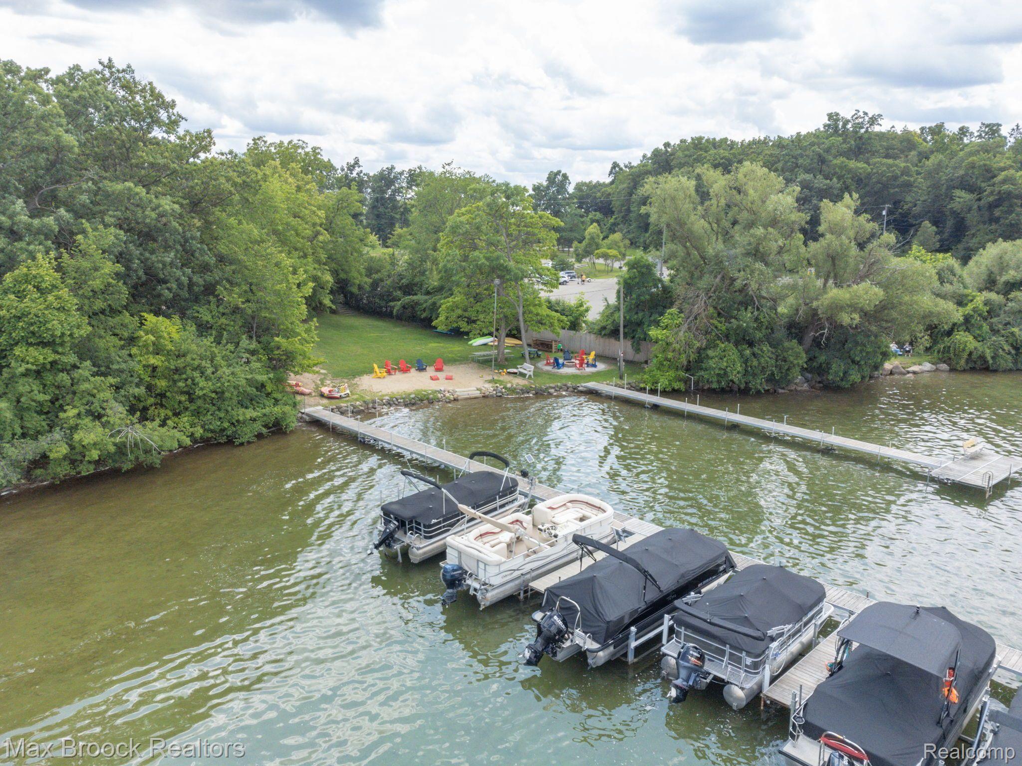 4053 Harbor Vista Drive Orchard Lake Village City MI 48323