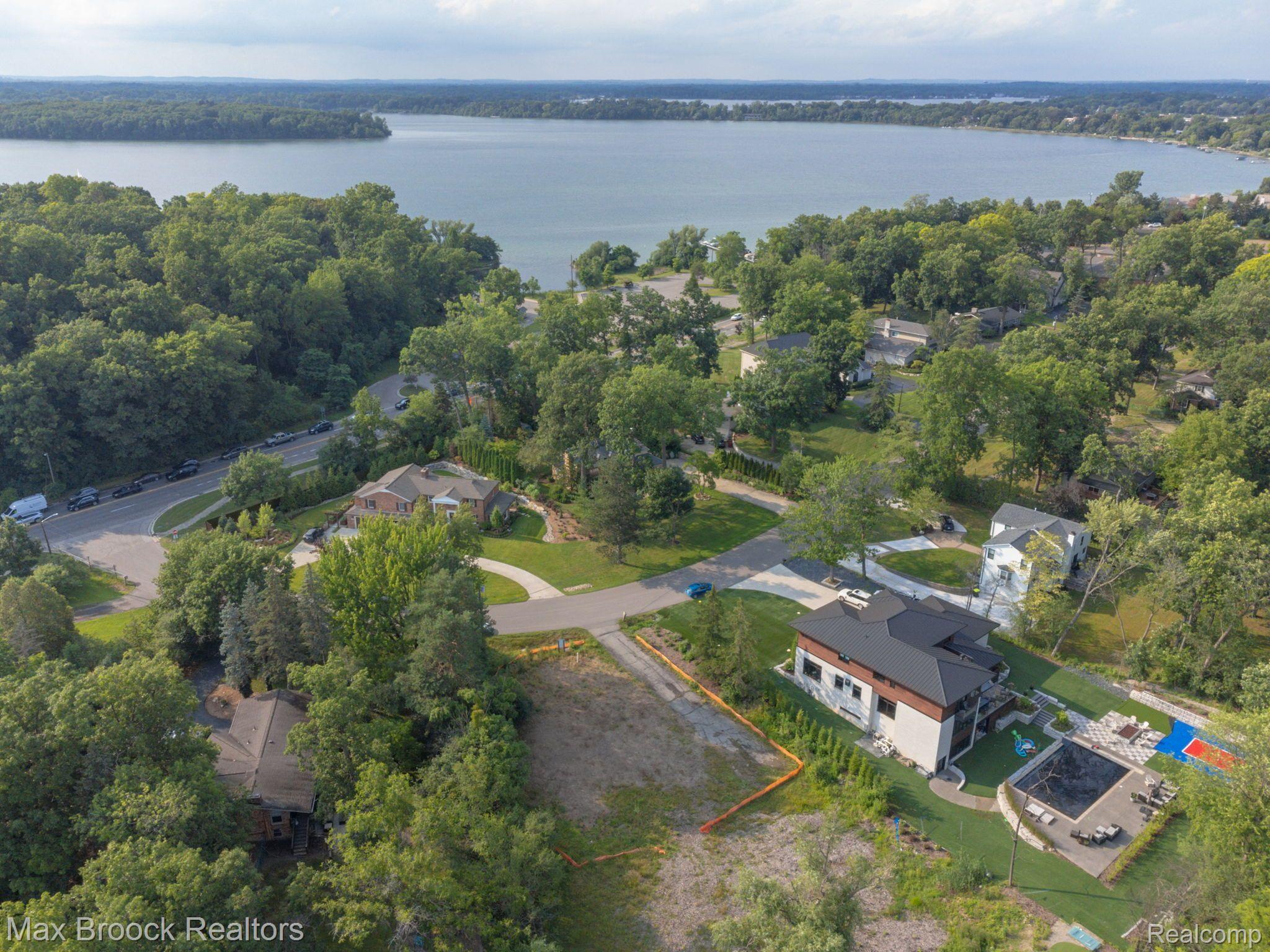 4053 Harbor Vista Drive Orchard Lake Village City MI 48323