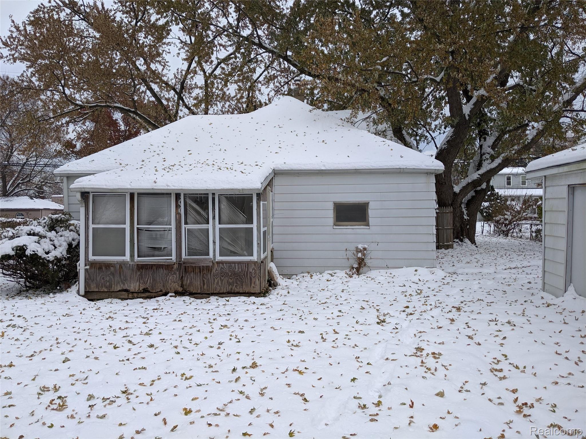 25601 Peter Kaltz Road Warren City MI 48091