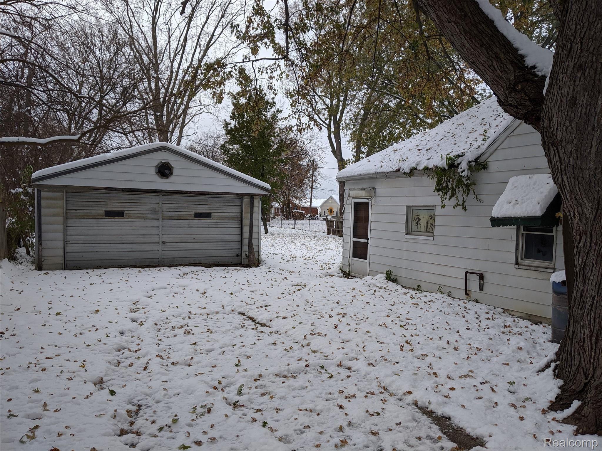 25601 Peter Kaltz Road Warren City MI 48091