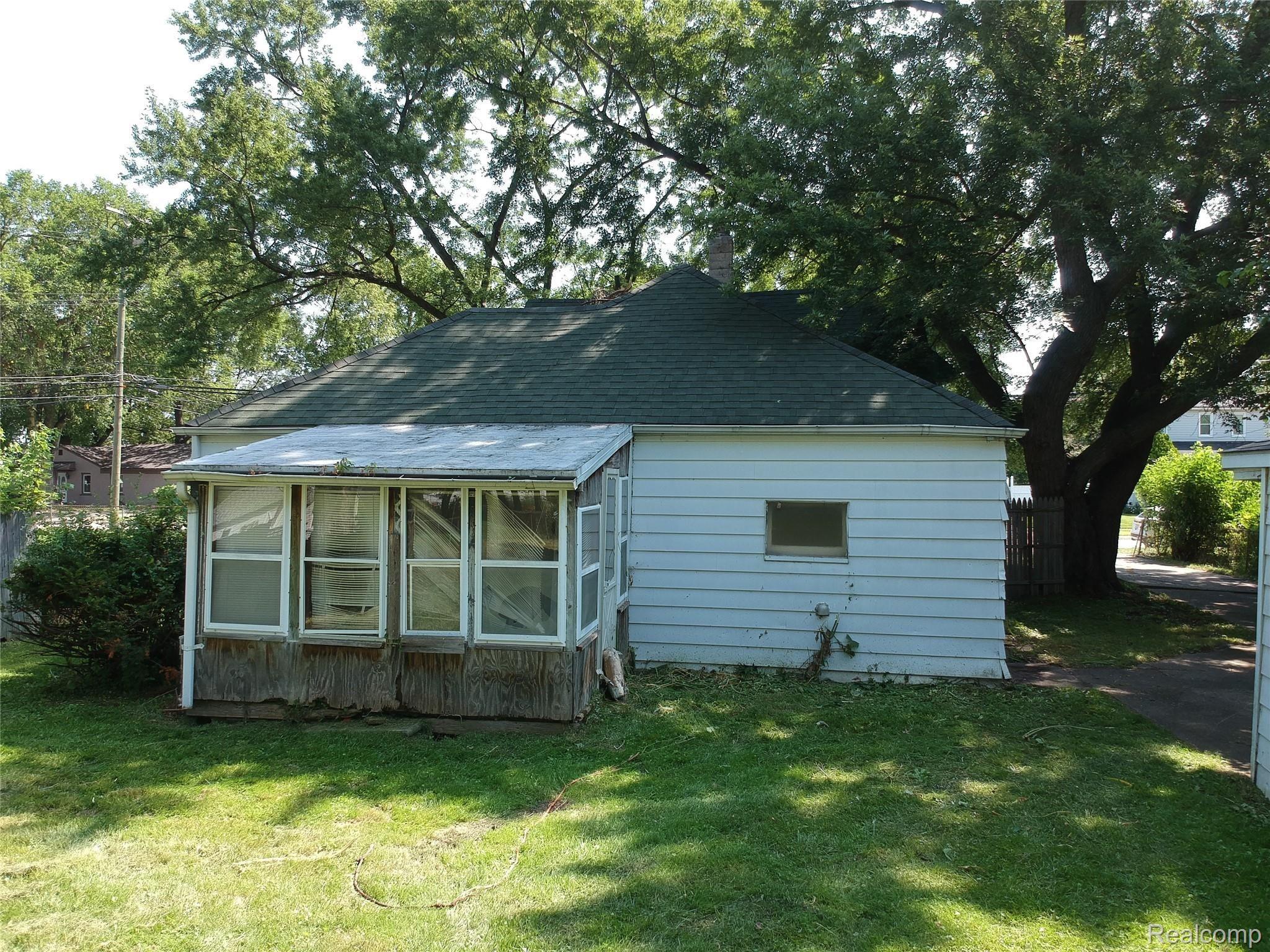25601 Peter Kaltz Road Warren City MI 48091