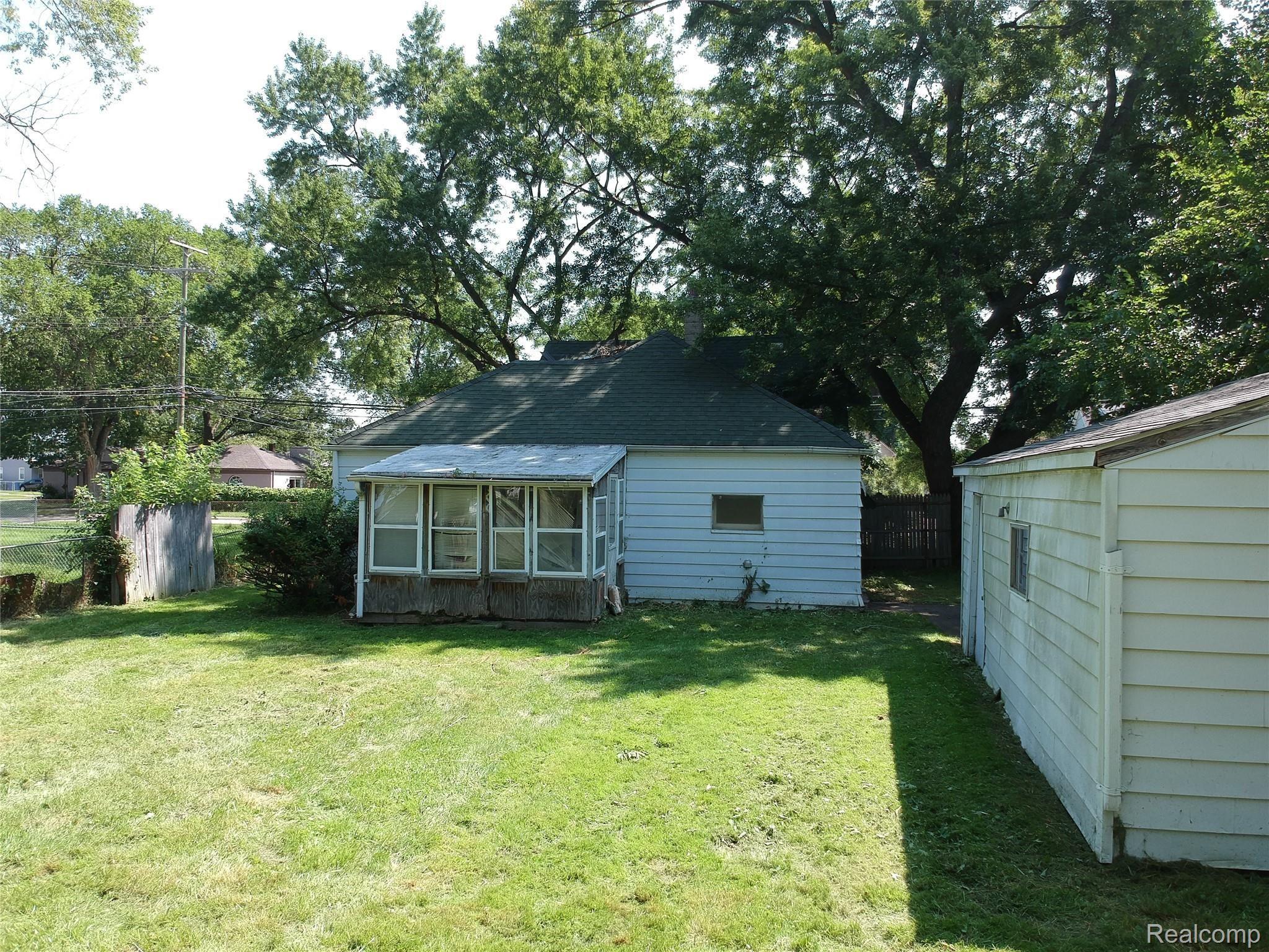 25601 Peter Kaltz Road Warren City MI 48091