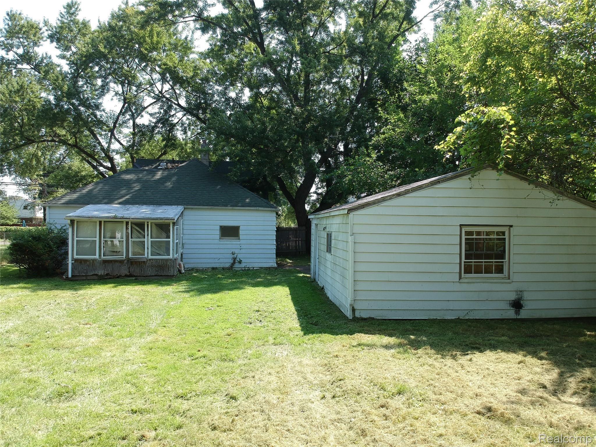 25601 Peter Kaltz Road Warren City MI 48091