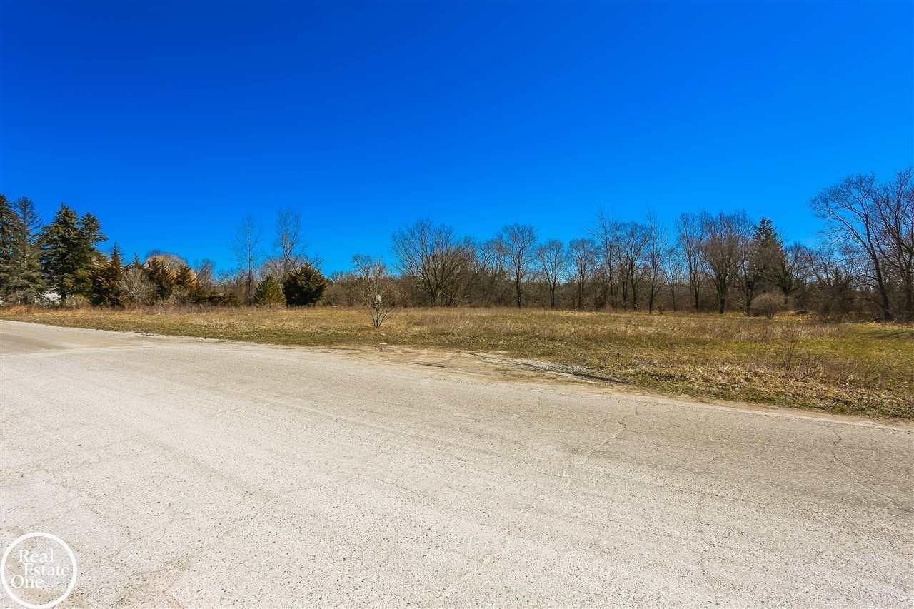 Ville Meadowlawn Lane Fort Gratiot Charter Township MI 48059