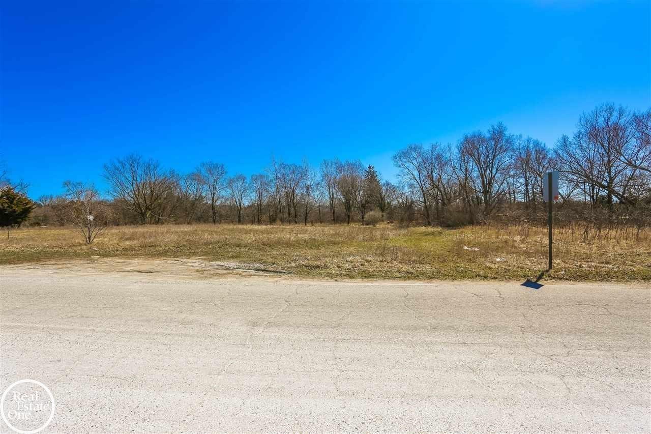 Ville Meadowlawn Lane Fort Gratiot Charter Township MI 48059