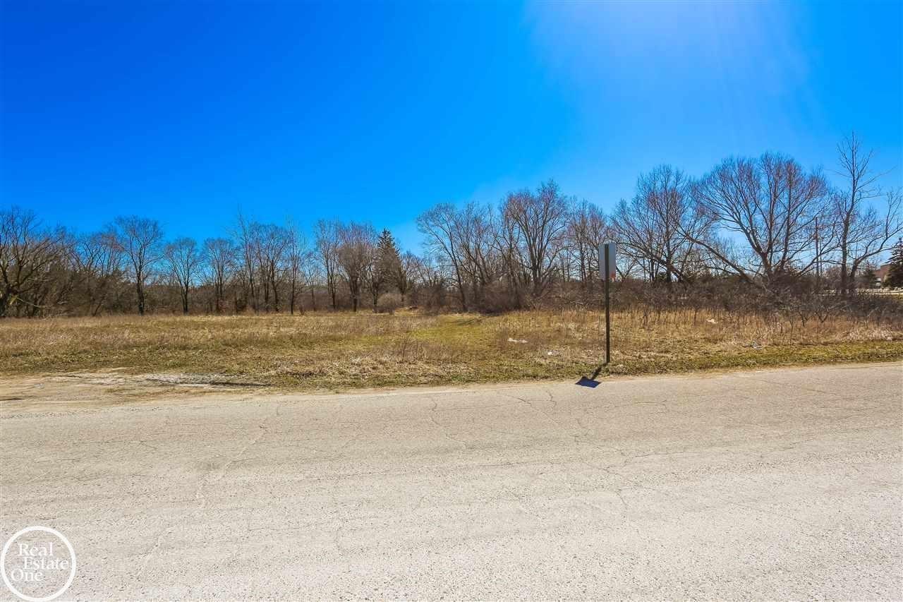 Ville Meadowlawn Lane Fort Gratiot Charter Township MI 48059