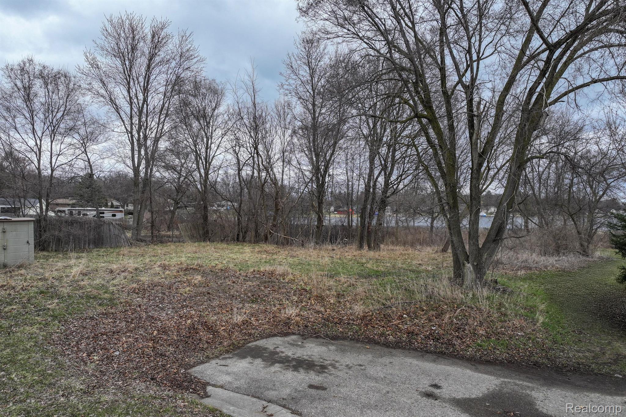 Ville Delphine Drive Holly Village MI 48442