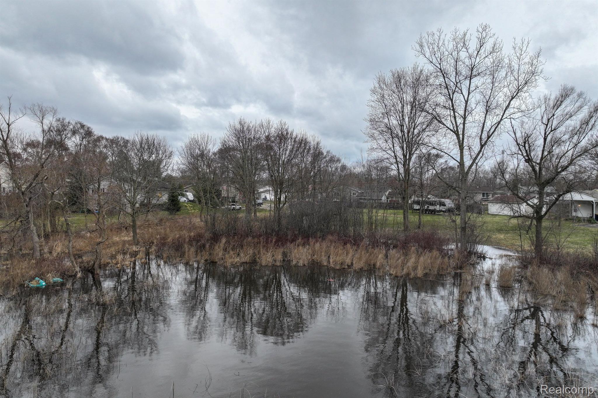 Ville Delphine Drive Holly Village MI 48442