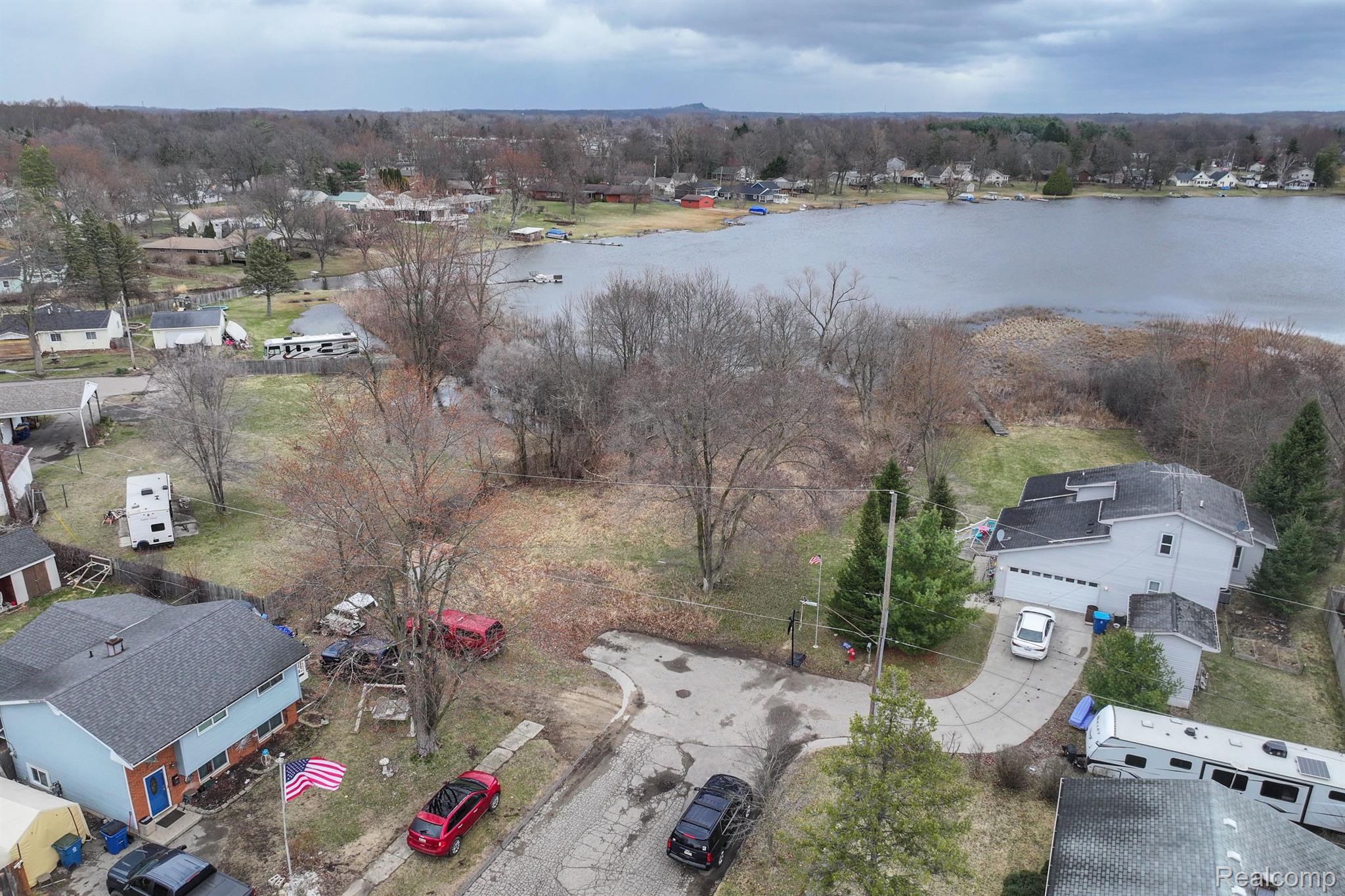 Ville Delphine Drive Holly Village MI 48442