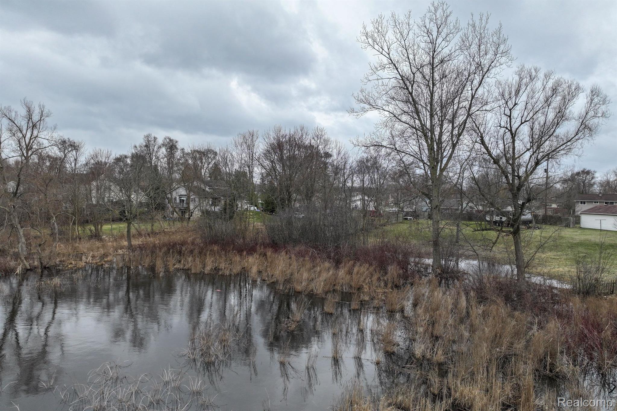 Ville Delphine Drive Holly Village MI 48442