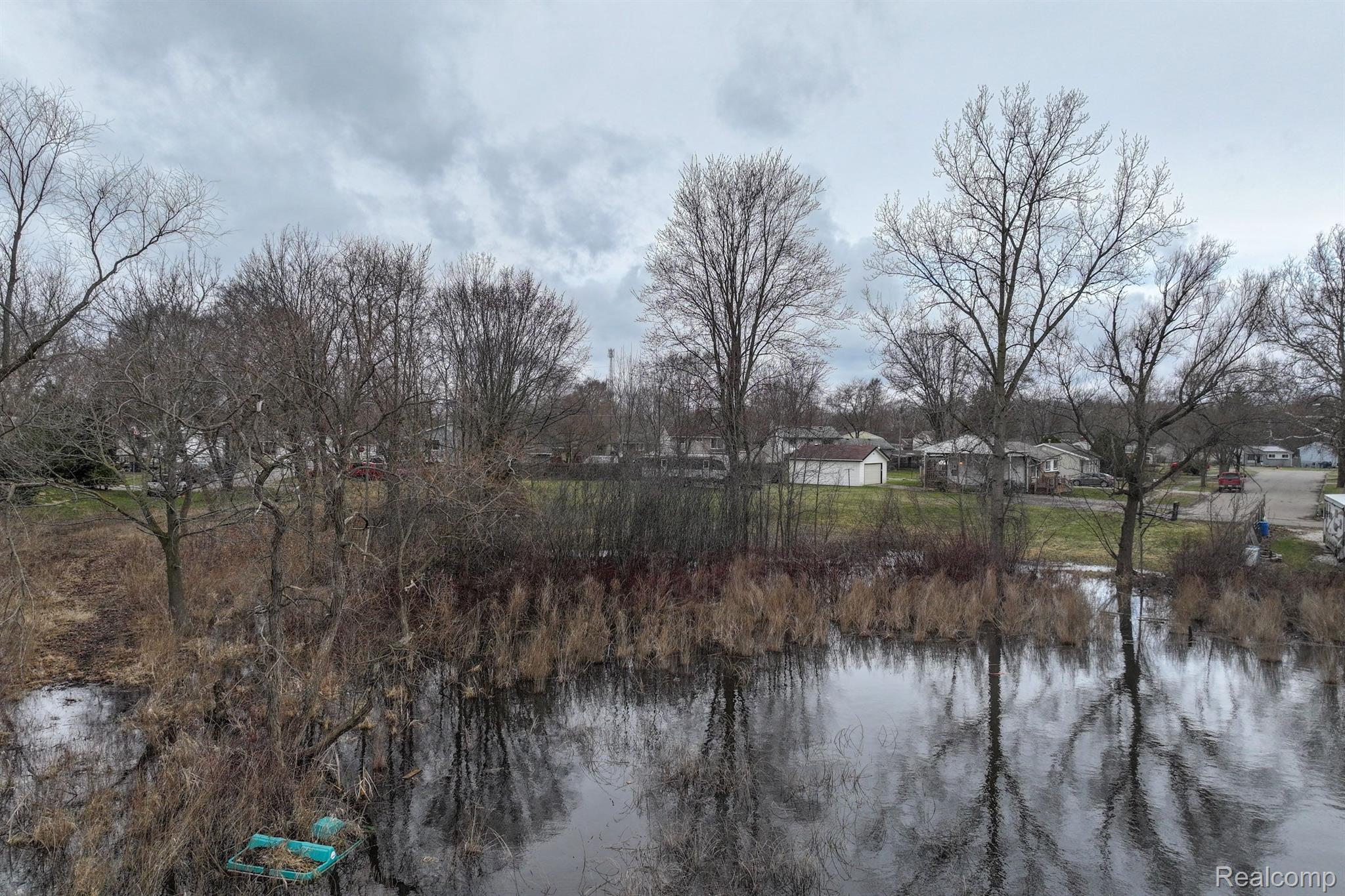 Ville Delphine Drive Holly Village MI 48442