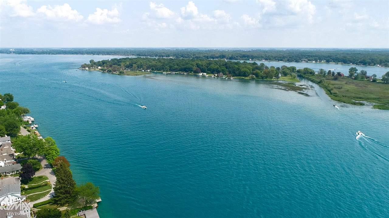 444 Lathrop Algonac City MI 48001