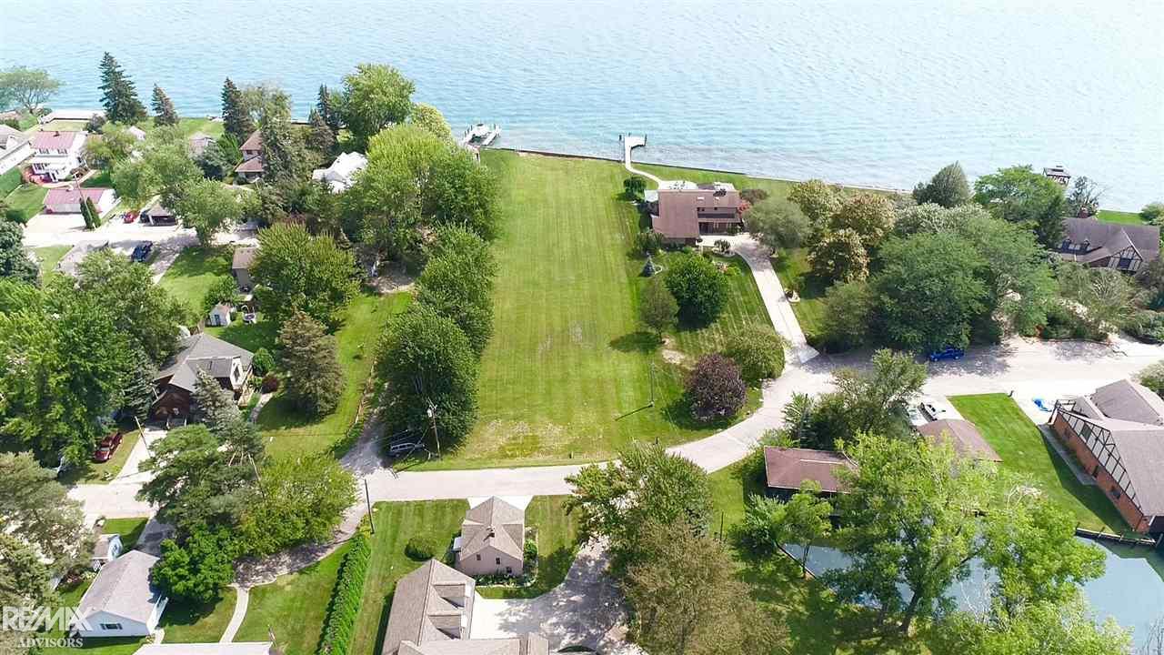 444 Lathrop Algonac City MI 48001