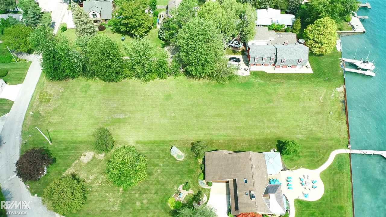 444 Lathrop Algonac City MI 48001