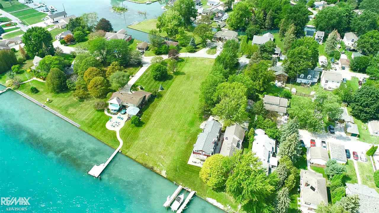444 Lathrop Algonac City MI 48001