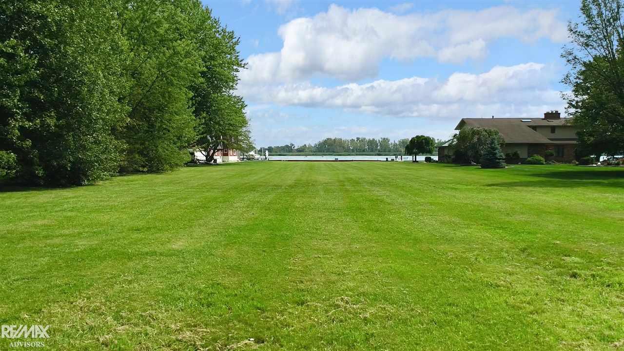 444 Lathrop Algonac City MI 48001