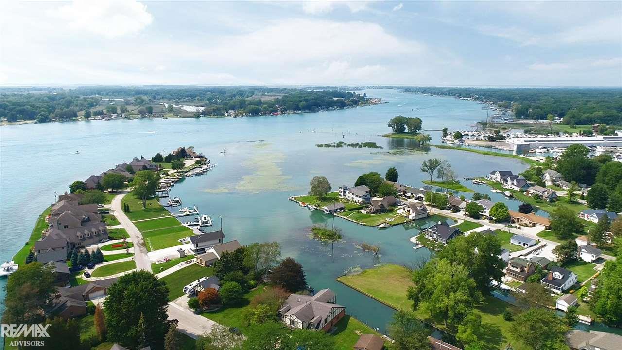 444 Lathrop Algonac City MI 48001