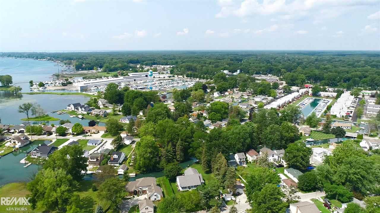 444 Lathrop Algonac City MI 48001