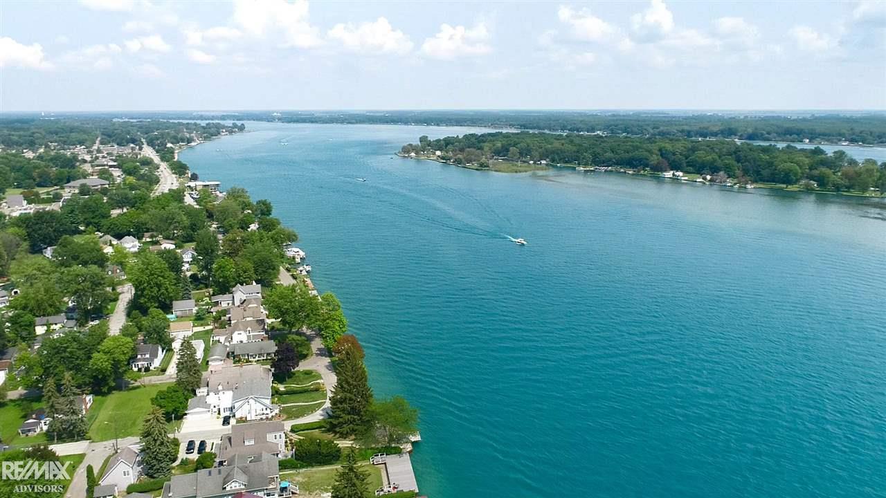 444 Lathrop Algonac City MI 48001