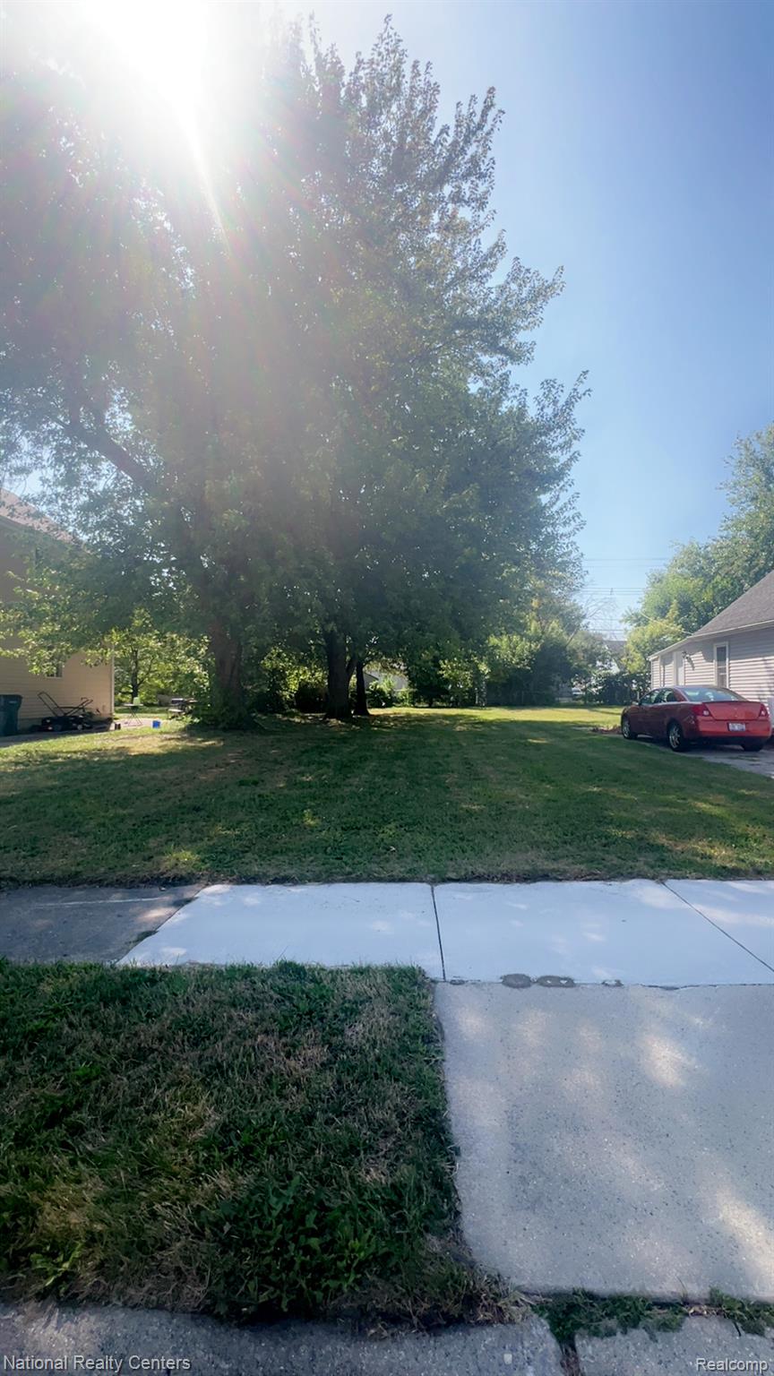 1740 E Woodruff Avenue Hazel Park City MI 48030