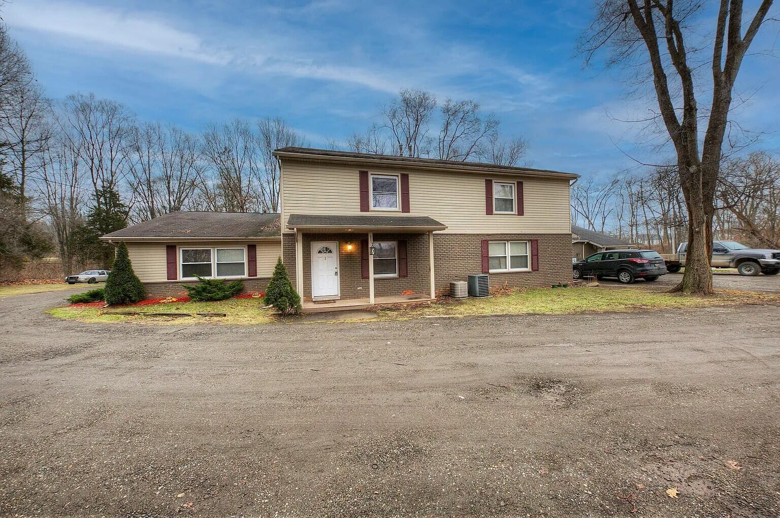 260 W Unadilla Street Pinckney Village MI 48169