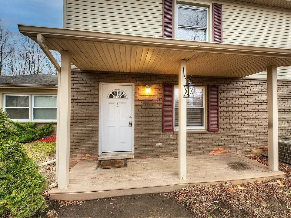 260 W Unadilla Street Pinckney Village MI 48169