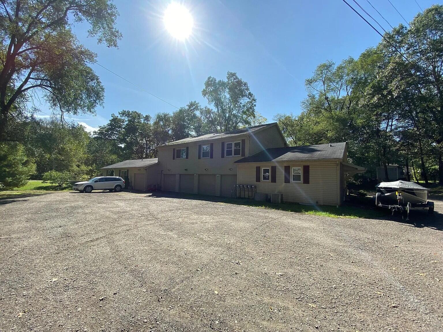 260 W Unadilla Street Pinckney Village MI 48169