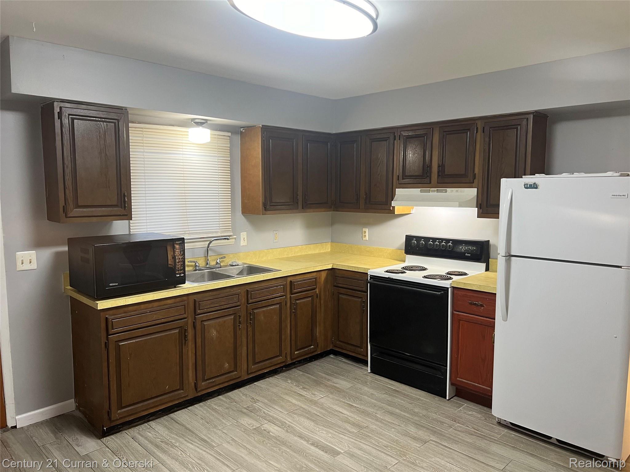 1774 N Carlson Street Westland City MI 48185