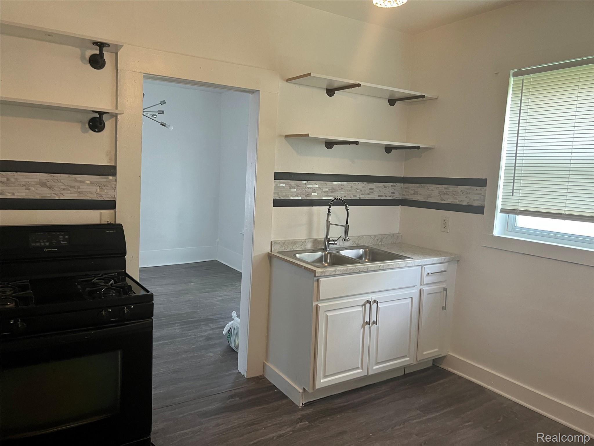2150/2152 Crane Street Detroit City MI 48214