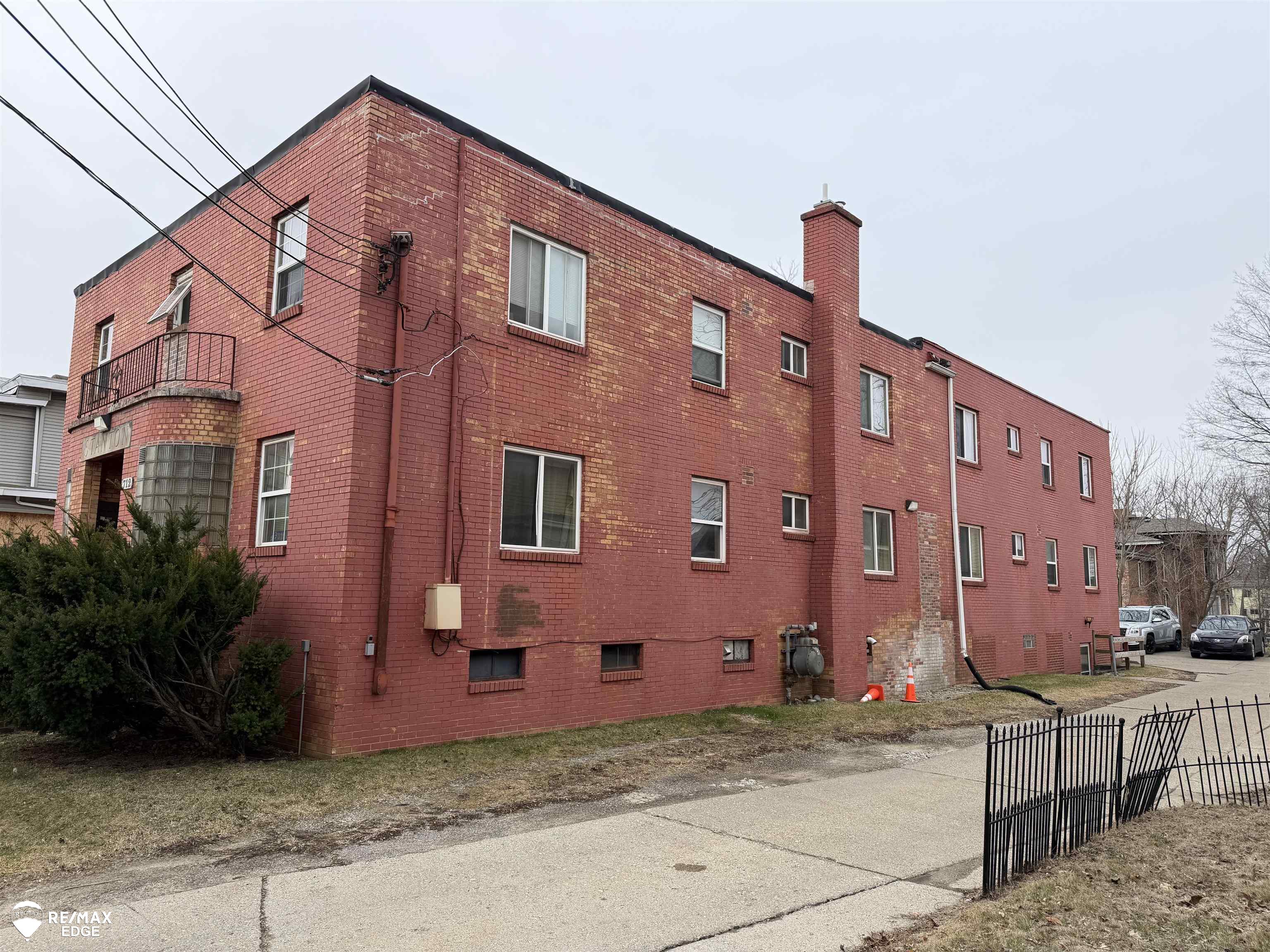 712 S Grand Traverse Street Flint City MI 48502